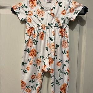 NWOT Pat Pat Baby All Over Floral Print V Neck Short-sleeve Snap-up Jumpsuit
